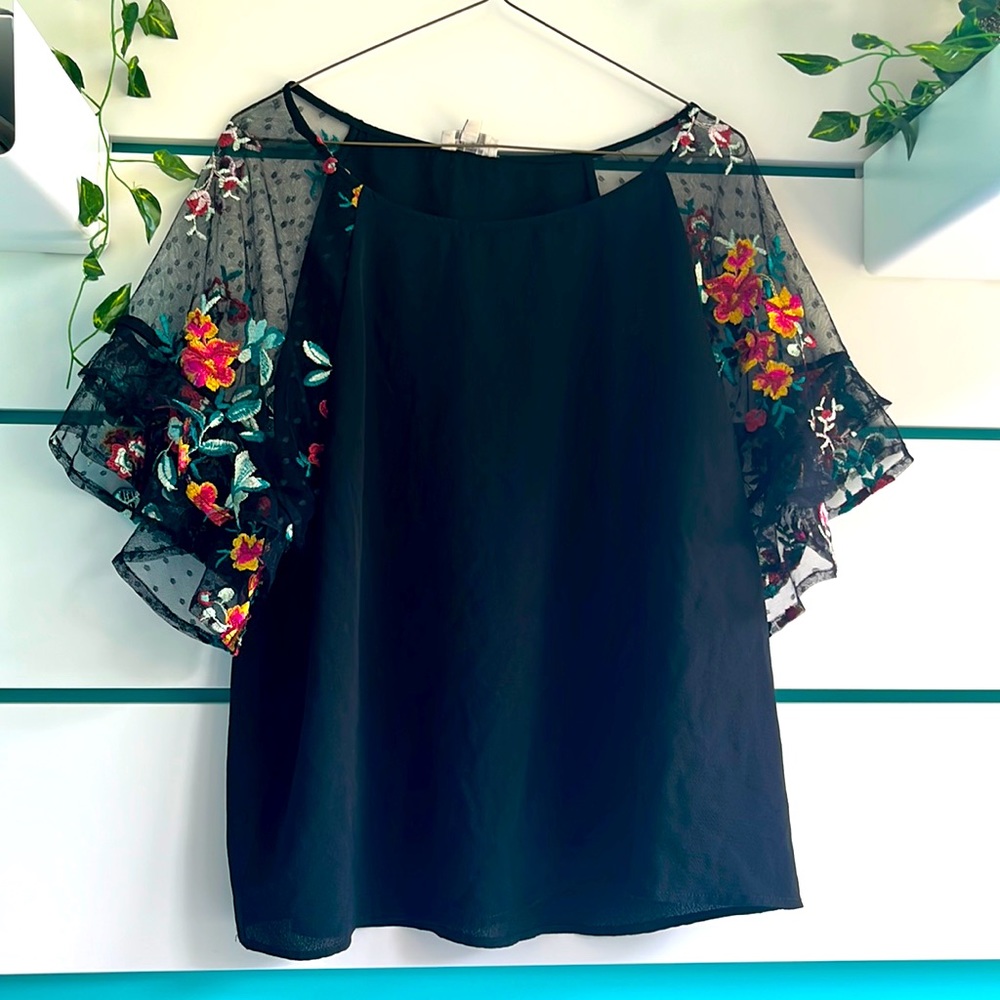Short sleeve floral top